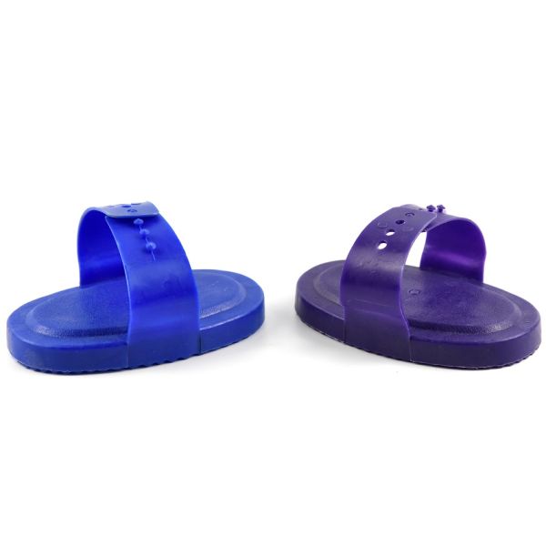 Plastic PE Horse Grooming Brushes 16*9cm Optional Color With Conjoined Hard Ribbon