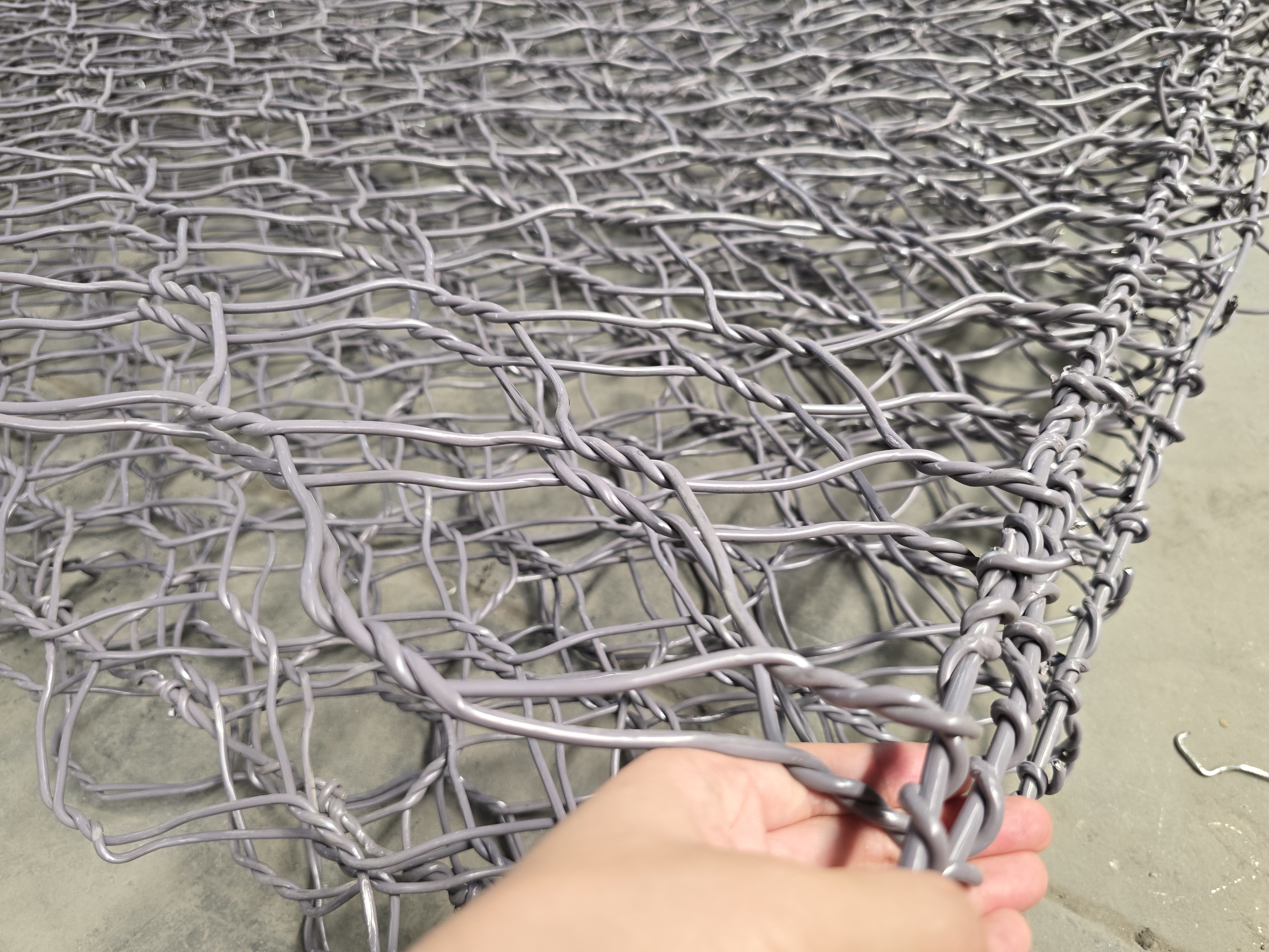High Quality Silver Gabion Box Retaining Wall Bridge Gabion Metal Wire Mesh Hexagon Holes Bending/Cutting/Welding Longer Life