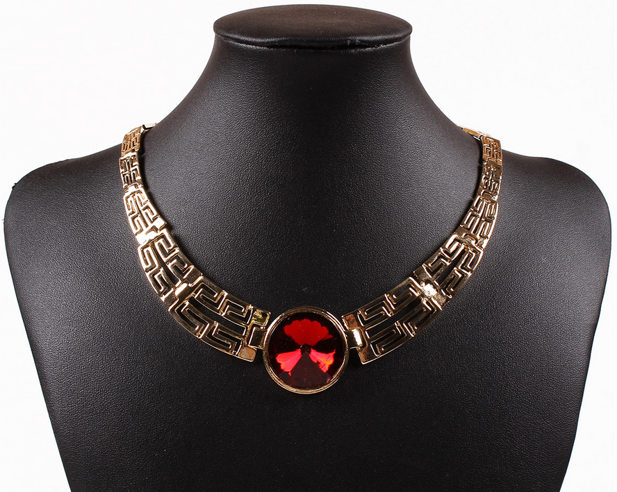 Retro exaggerated personality gem hollow alloy necklace