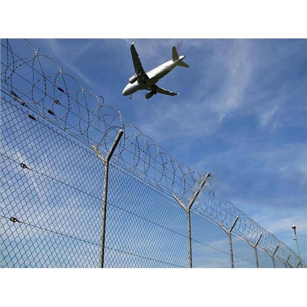 Pvc soldado con autógena corrosión anti de la altura de Mesh Fence los 2.5m del alambre cubierto para el aeropuerto