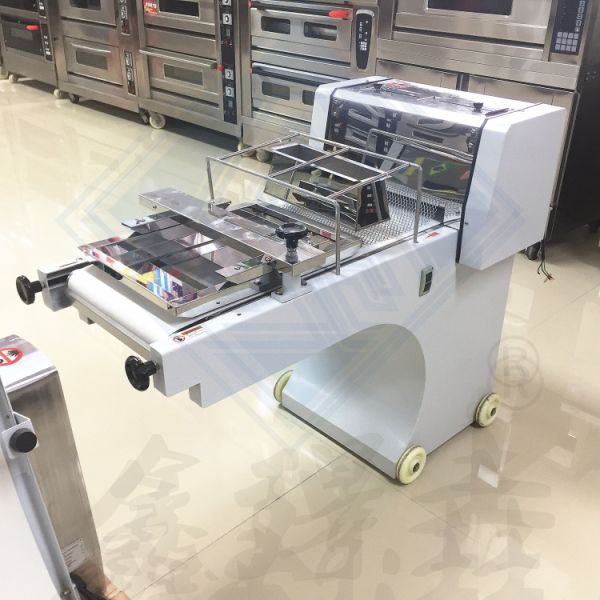 Bakery and Confectionery Stainless Steel Cake Machine Bread Dough Moulder for Baking