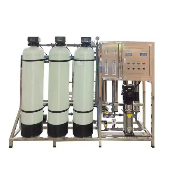 Système de purification d'eau à énergie solaire stable et automatique pour la protection de l'environnement