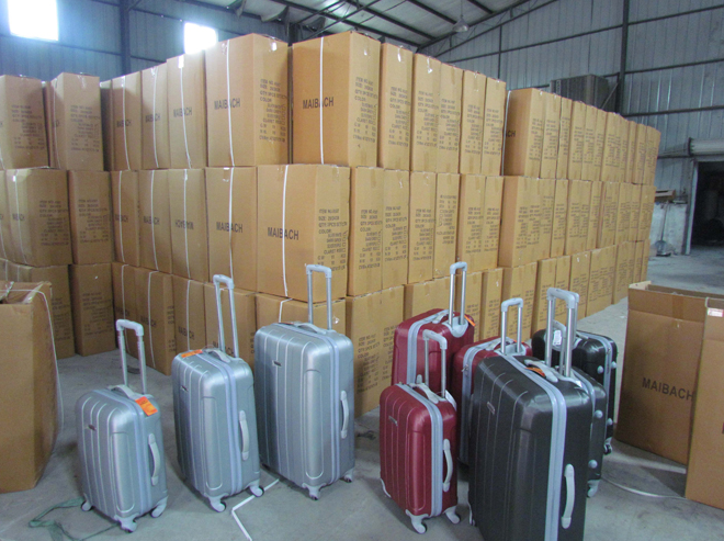 Colored Waterproof Luggage Set 4 Wheels ABS Hard Shell With Combination Lock