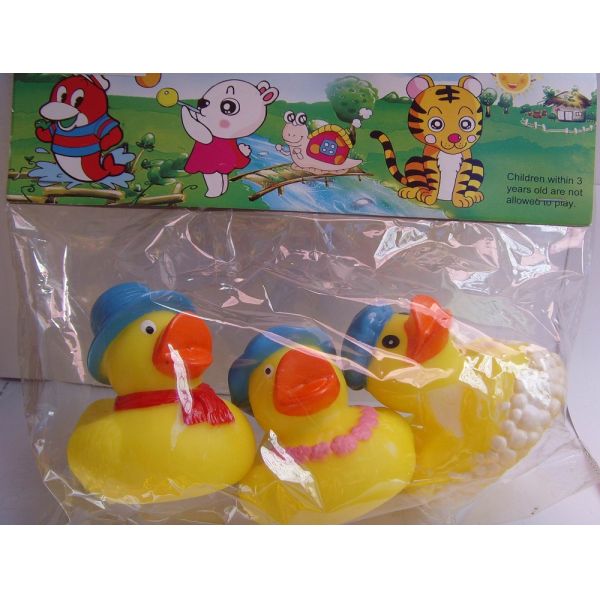 Mini Yellow Bathtub Weighted Squeezing Rubber Ducks Surfing / Swimming Design