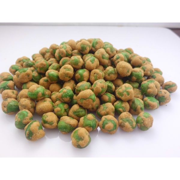 Белый вкус Wasabi покрыл зажаренное сало хрустящего Vegan закуски зеленых горохов низко-