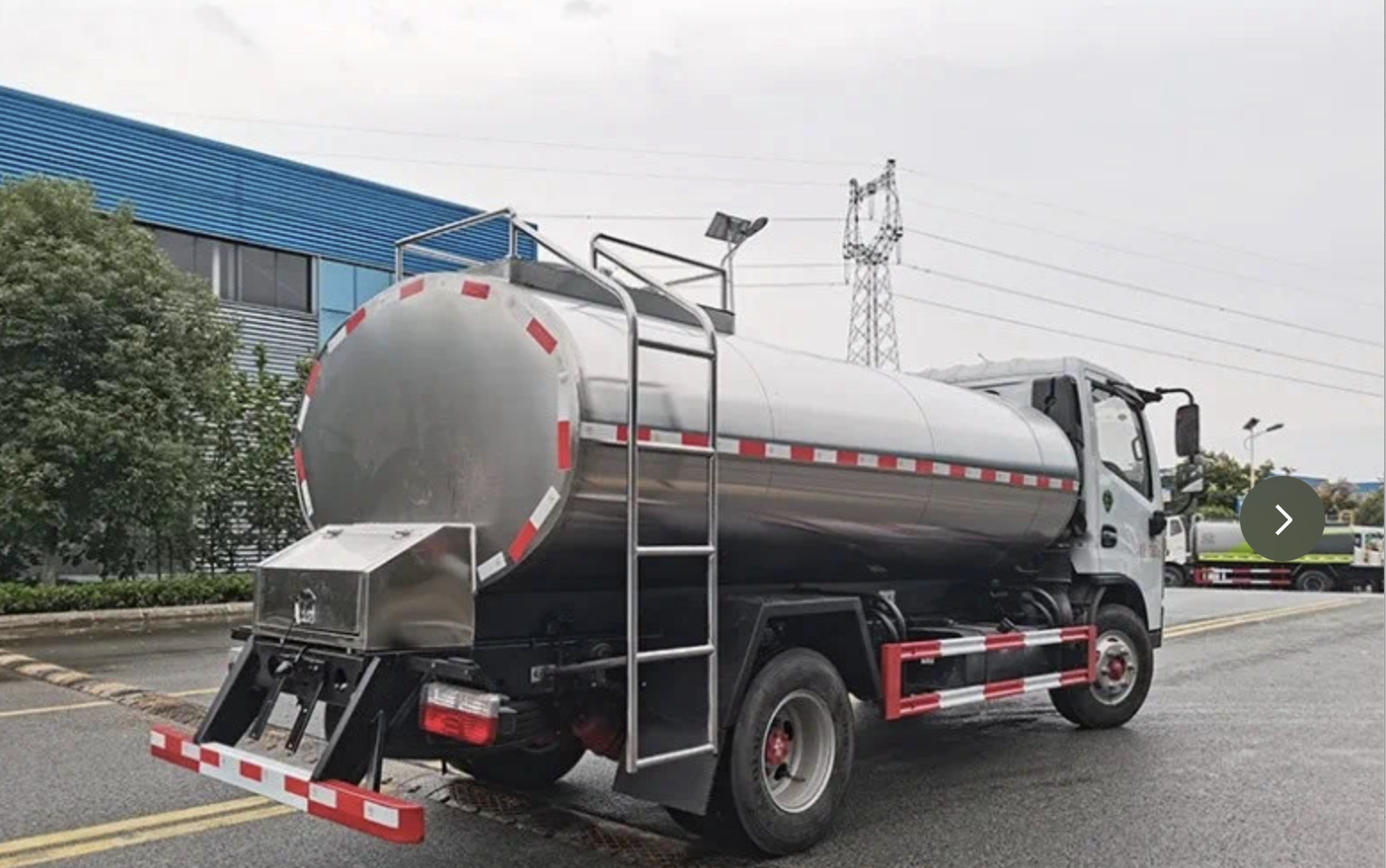 Cheapest  4*2  5000 Liters Milk Tanker Truck With Stainless Steel Material