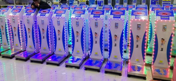 Accurate Coin Operated Weighing Scales , Mobile Luggage Weighing Machine