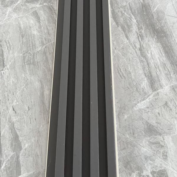 Panel de pared de madera Wpc interior con tamaño 160 * 24mm y rendimiento de absorción de sonido