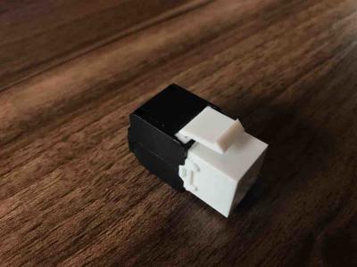 O chapeamento de ouro RJ45 Jack trapezoide Cat6A UTP ferramenta de 180 graus livra a tomada