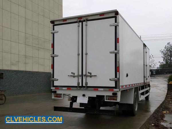 190hp 4x2 ISUZU ELF Refrigerated Truck High Performance  For Cold Chain Logistics