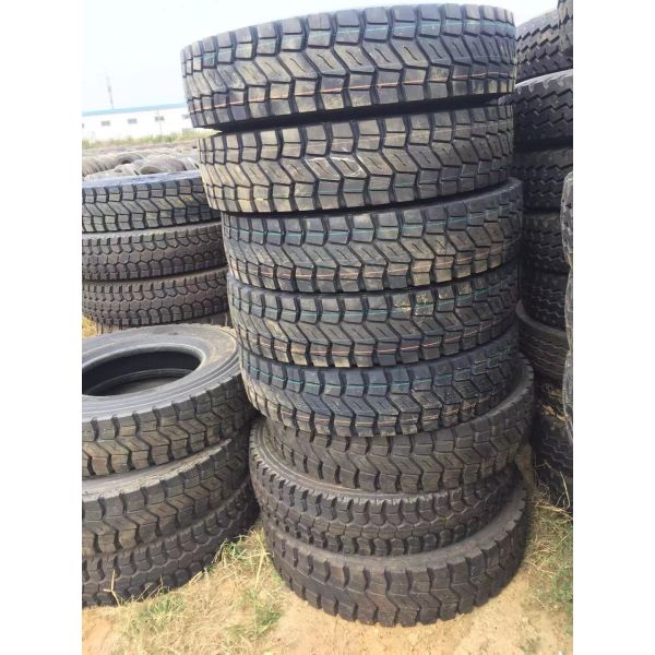 L'autobus à usage moyen de camion bande les pneus de radial ceinturés en acier 825R20