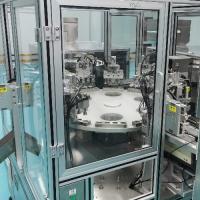 Velocidad de funcionamiento estable y alta precisión de ensamblaje Cap Desicante Silica Gel de llenado Cap de ensamblaje de sellado máquina con servomotor y motor de indexación