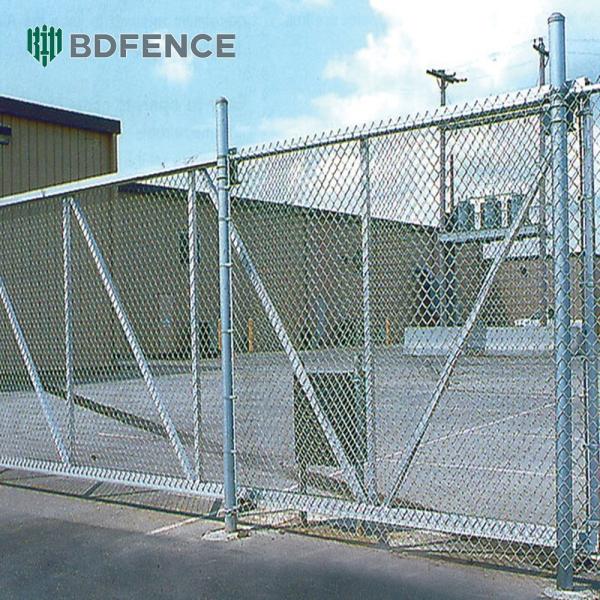 ISO9001 Diamond Mesh Fence For Sport Highway Farm 4m-50m Length