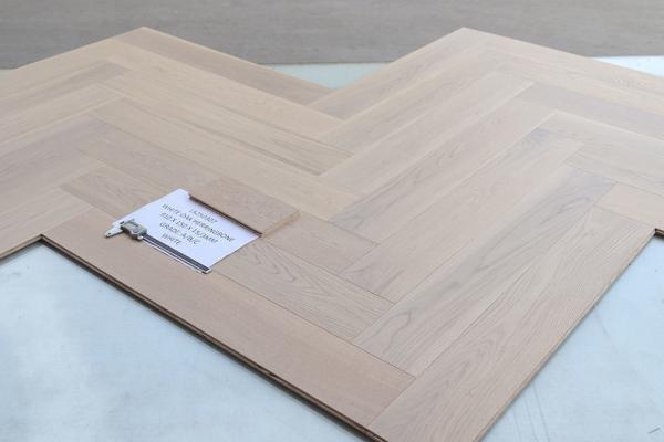 White Oak Herringbone Engineered Flooring 910x150x15mm