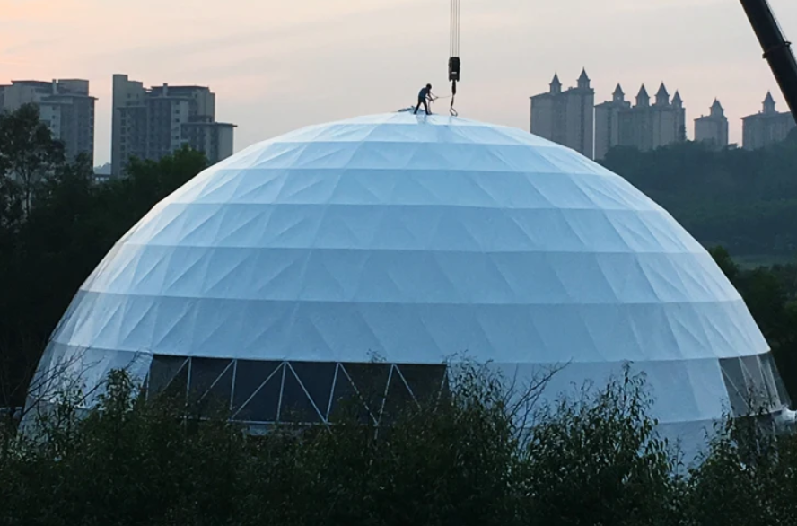 Торжественная купольная палатка, роскошная наружная геодезическая кемпинг-палатка, коммерческая купольная палатка с ванными комнатами