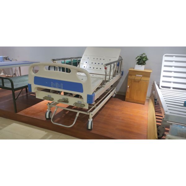 OEM Three Rockers Manual Nursing Bed For Hospital Clinic