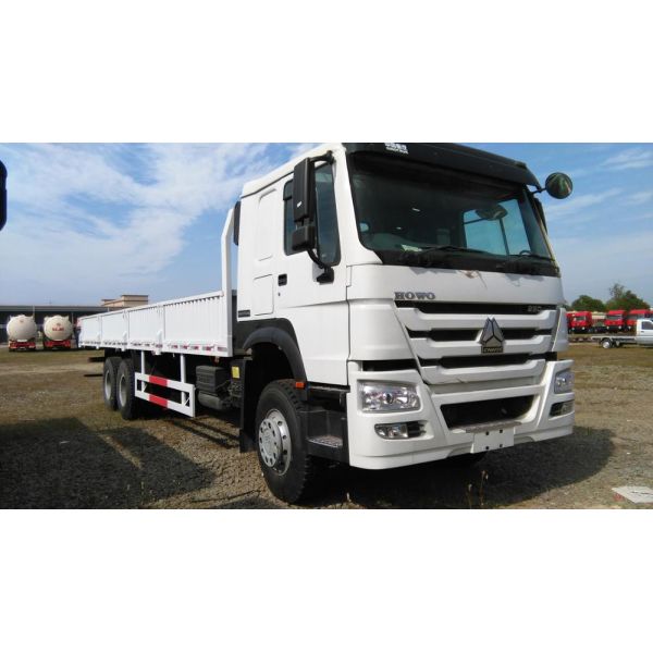 For sale sinotruk HOWO 8*4 stake box lorry 371 hp big volume