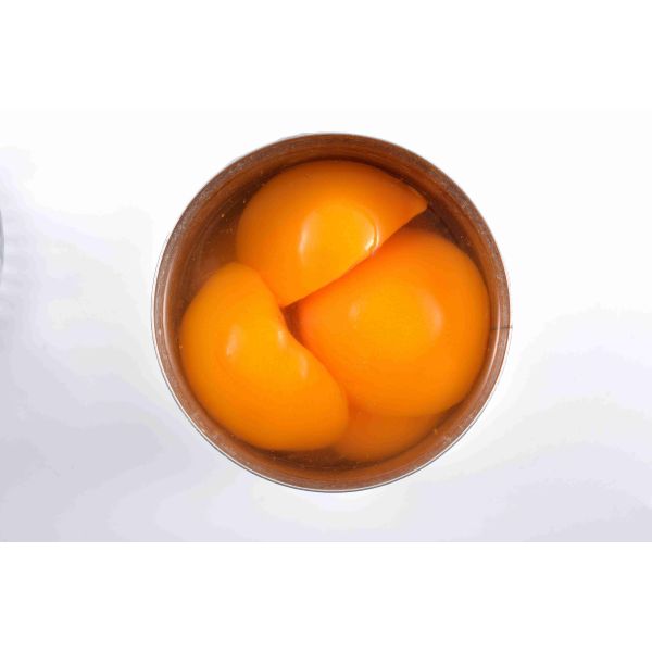 Помадка пекарни естественно законсервировала половины персика без добавок/сахара