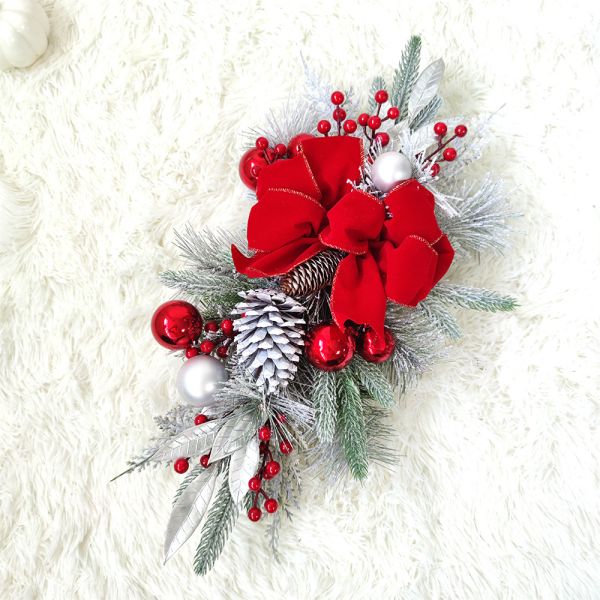 Plush Cloth and Plastic Door Hanging Rattan Wreath for Hotel Christmas Decoration