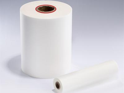 As etiquetas e as caixas tocam brandamente no filme 30 Mic Anti Fingerprint da laminação do calor