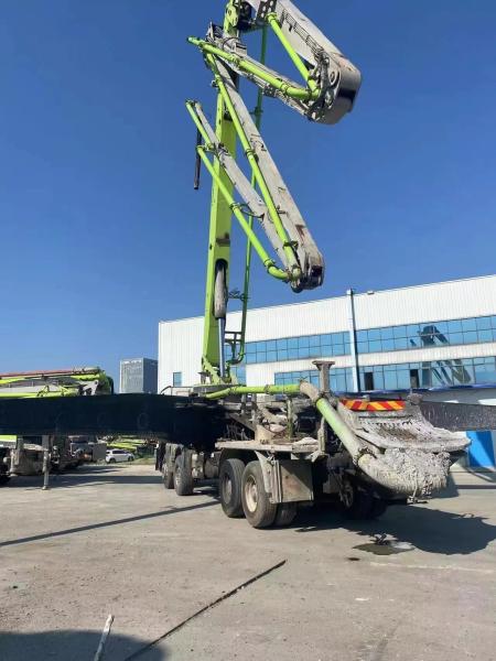 Hauteur d'alimentation 1400mm 2019 année de la pompe 56m voiture de pompe à béton pour l'inventaire sur le site de l'entreprise