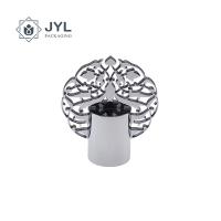 Le chapeau de luxe de parfum de Zamac a adapté la forme aux besoins du client de fleur de conception pour la bouteille FEA15
