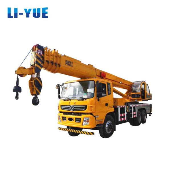 20 Ton Mini Hydraulic Truck Crane Dongfeng Chassis Rated Loading Capacity 20000kg