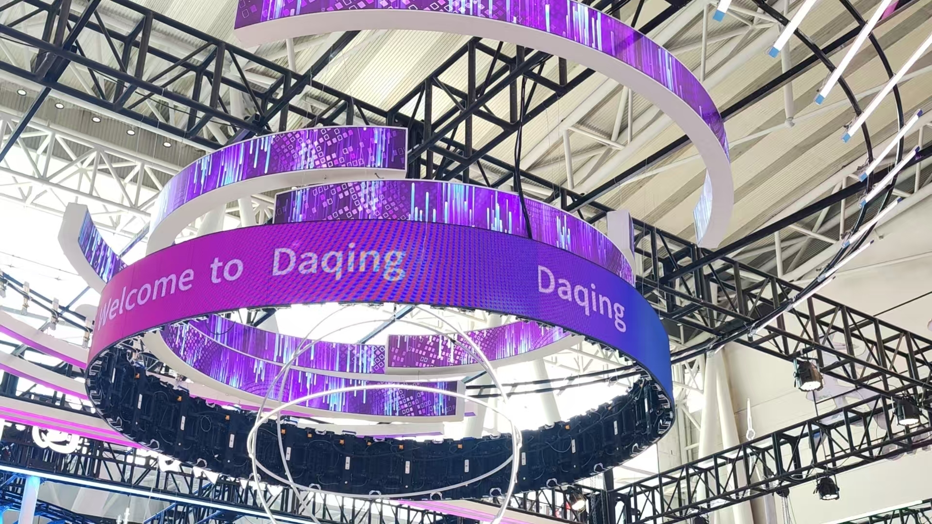 Guide Visual P2.9 Indoor Rental LED Display Curved Video Wall High Refresh 7680Hz for Stage Event Exhibition