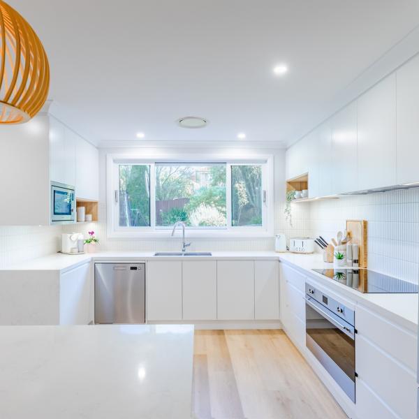 Modular U Shaped White Plain Melamine Kitchen Cabinet With Wooden Grain Island