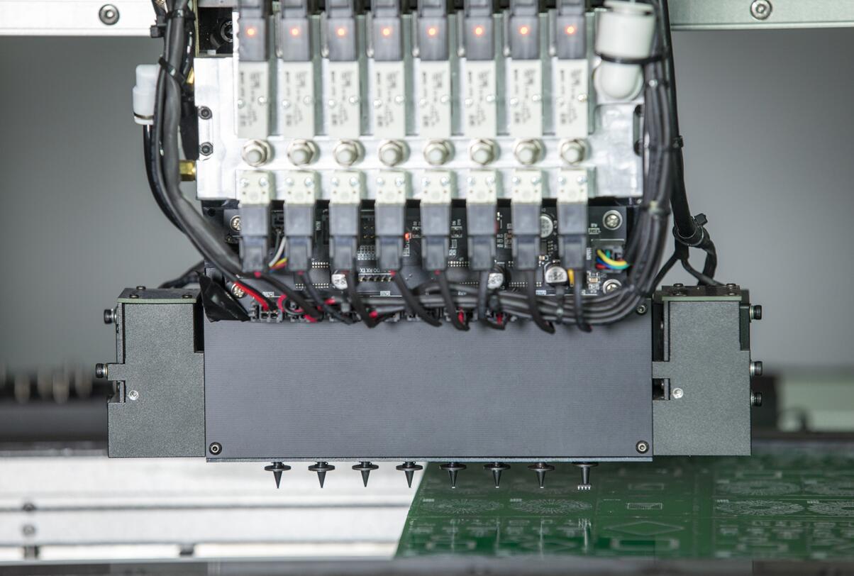 Полноавтоматический PCB делая собранием PCB машины CHM-861 8 голов 100 фидеров