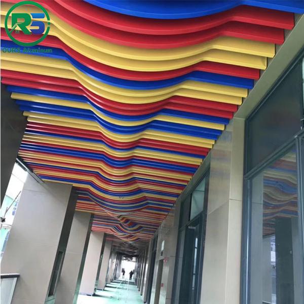 Plafond en métal suspendu linéaire écologique de 0,9 mm Plafond en aluminium blanc