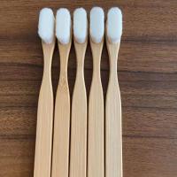 La brosse à dents en bambou de poil mou d'ECO réutilisable avec le laser a gravé le logo