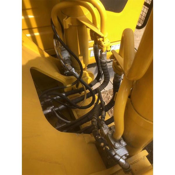 Crawler Chain Moving Type 20t Used Komatsu PC200-7 Excavator with Cummins Engine