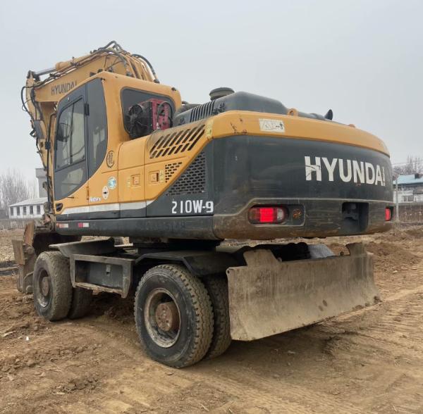 Wheel Type Hyundai 210W Used Excavator 21 Ton Secondhand Hydraulic Digger in Stock