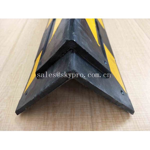 交通使用のための6つの穴によって形成されるゴム製プロダクト/駐車場の反射すみ金