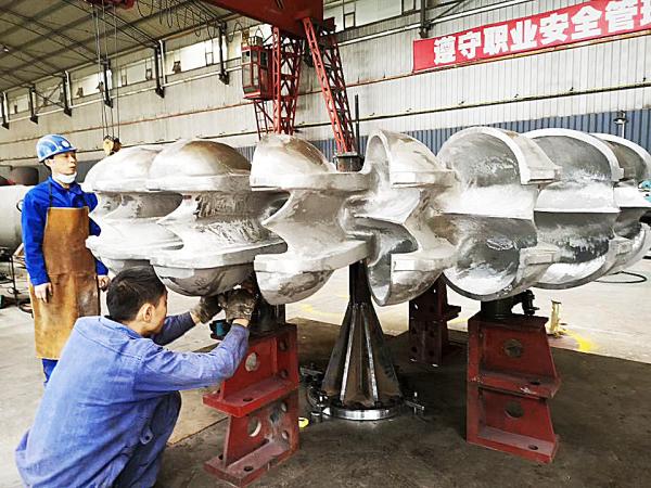 Turbine à eau à haute tête personnalisée, efficacité de 88 à 96% et performances optimales