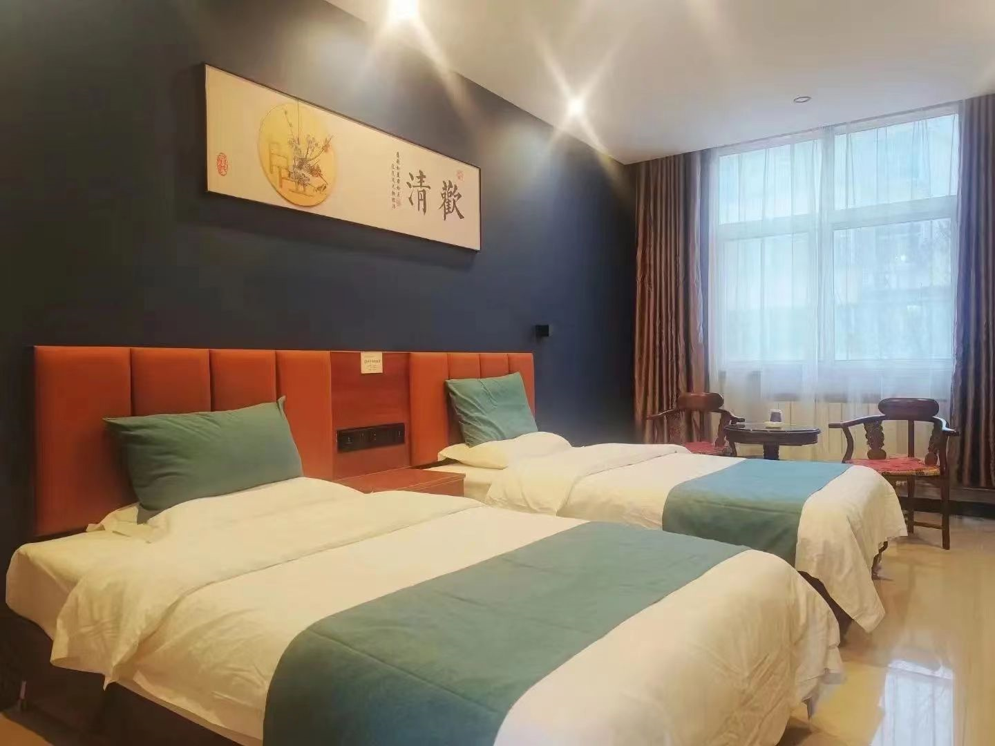 Classic Luxury White Solid Oak Double Bed Hotel Bedroom Soft Bed