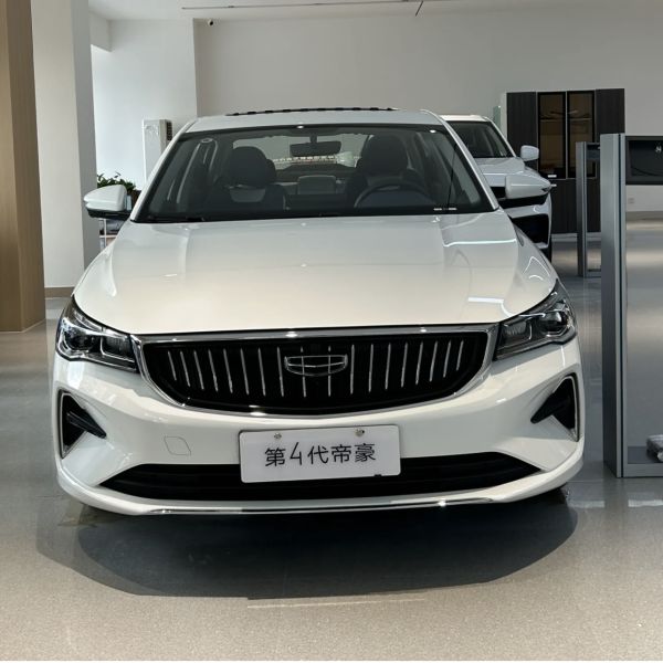 Geely Emgrand 1.5T Geely Binyue Dihao Euro IV Suspensión trasera de múltiples enlaces Coches usados blancos