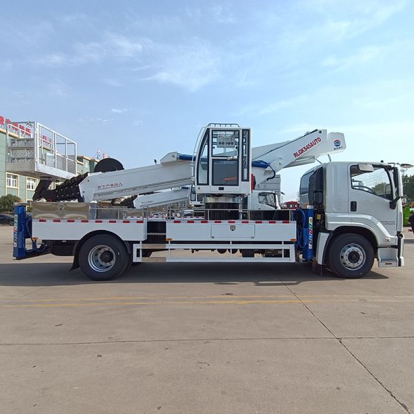 Factory Price New Diesel Desert-Optimized Isuzu AWP | Dust-Proof 45m Lift for Middle Eastern Solar Farms