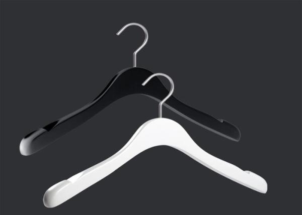 Durable Colored Wooden Clothes Hangers For Kids Clothing Shop Space Saving