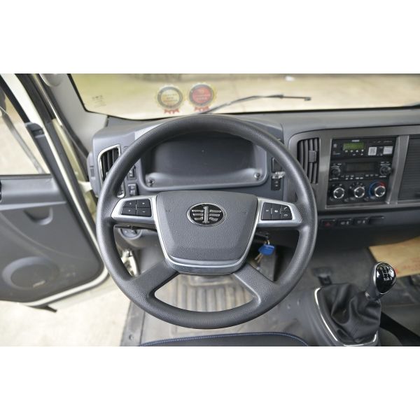 Небольшой 5 кубический нефтяной танкер 4*2 Джифанг топливный танкер грузовик Двойные задние шины