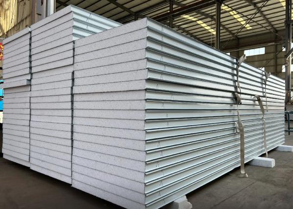Painel de sanduíche EPS de aço de cor metálica 38-40kg/M3 Densidade do núcleo para parede e teto