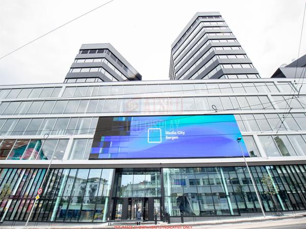 P10.4mm Outdoor LED Video Curtain Building Facade LED Digital Curtain Screen Video Display