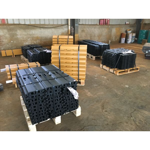 TG216E-11 след ISO Grouser прокладывает ботинок Grouser тройки 25MnB