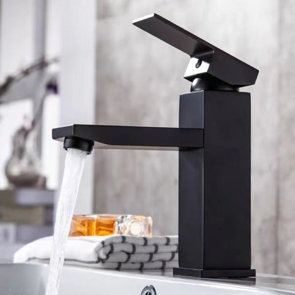 Кран раковины гостиницы Faucet Bathroom нержавеющей стали держателя 304 палубы квадратный