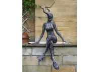 Escultura de mulher de aço inoxidável
