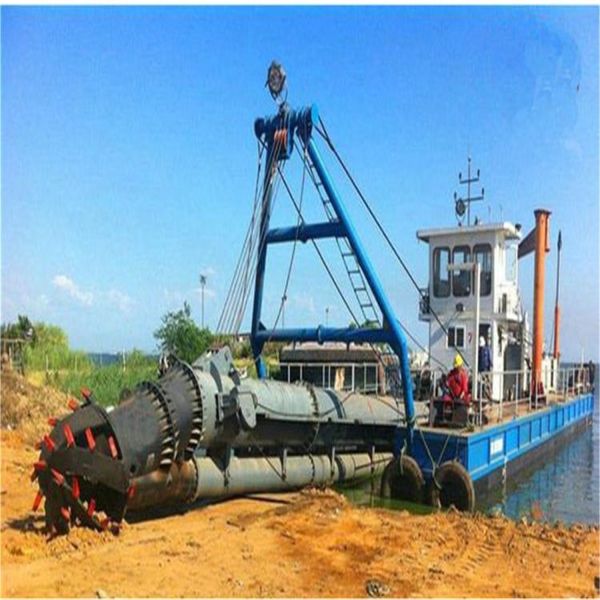 Water Flow 3000m3/H 38m Length Diesel Engine Mud Dredger with ISO Certification