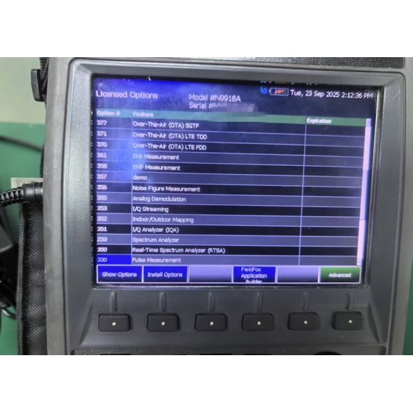 Keysight N9918A FieldFox Handheld Microwave Combination Analyzer with 26.5 GHz Frequency and Portable Rackmount Design