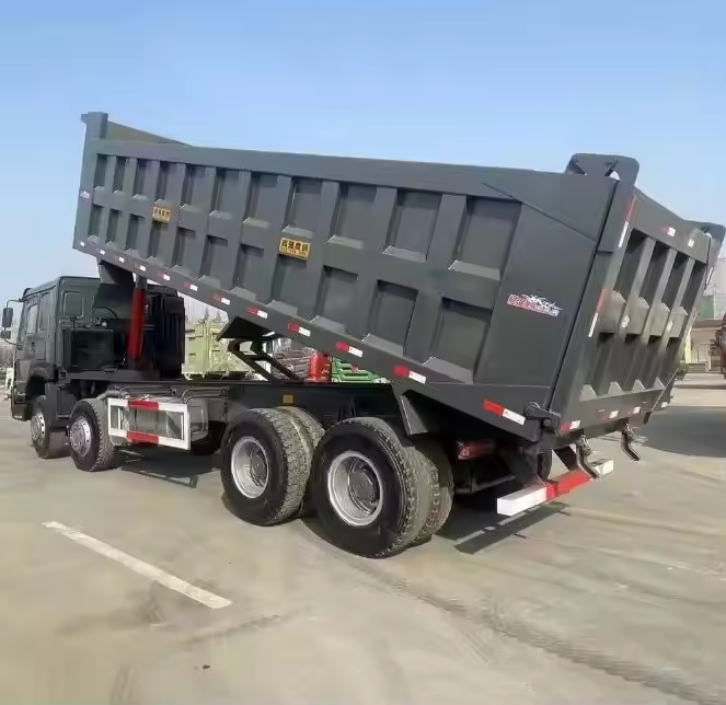 Customized Heavy Duty Payload 50T 375hp 6 Cylinders diesel Fuel 8*4 Dumper Truck