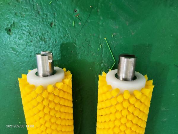 Fruit Vegetable Cleaning Roller Brush Nylon Yellow Black